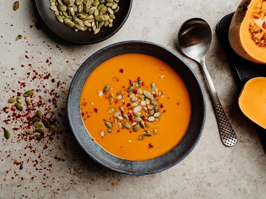 Græskar- & sødkartoffelsuppe med miso